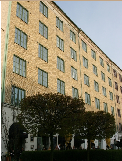 Fasaden på Brf Linné 54–56, en fastighet från 1927 på Linnégatan i Göteborg